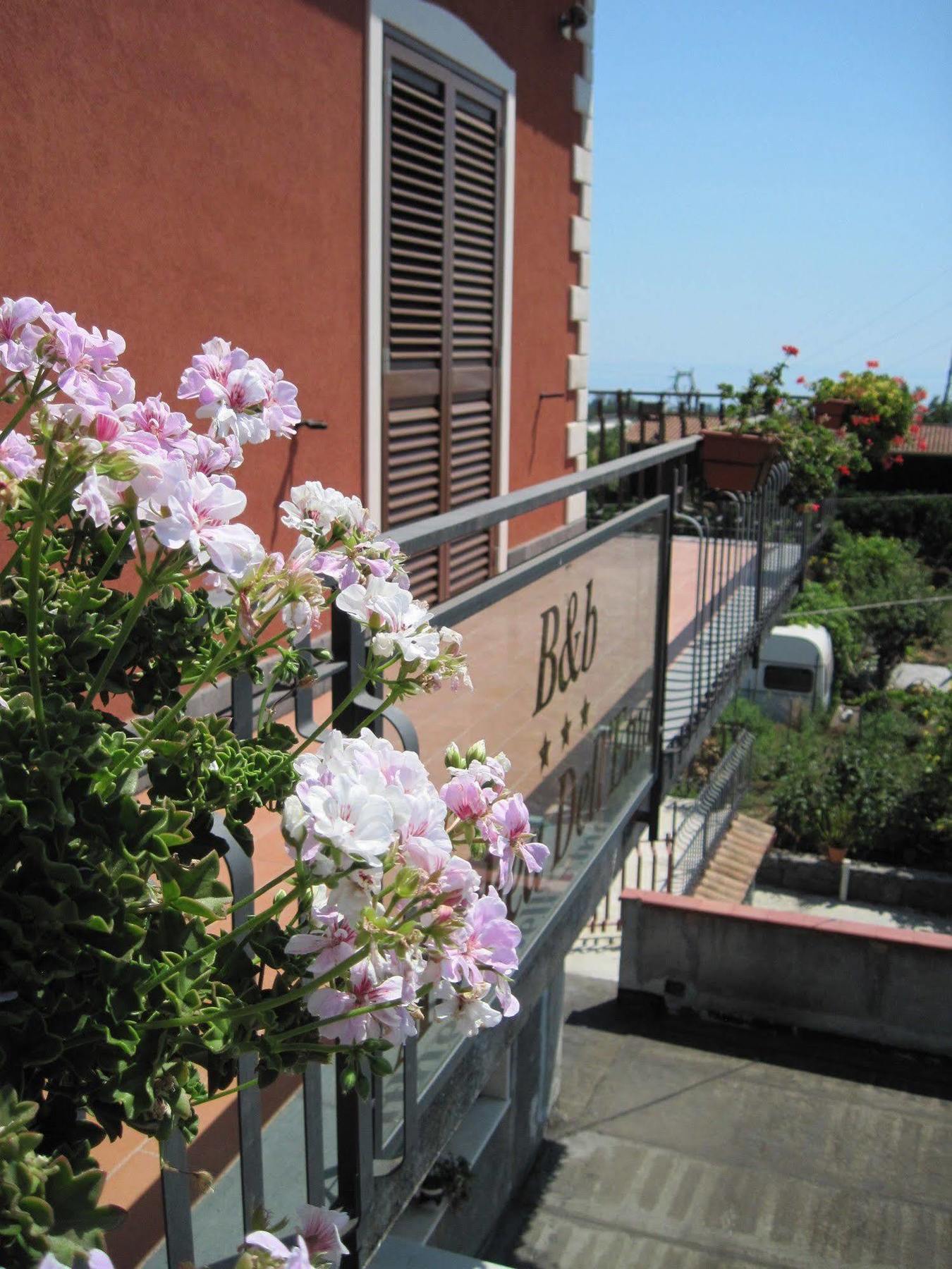 Anthea Dell' Etna Bed & Breakfast Santa Venerina Exterior photo